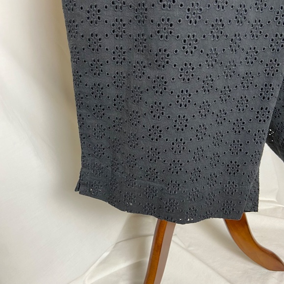 Jones New York Black Floral Eyelet Capri Pants Women's Plus Size 16W - Picture 4 of 9